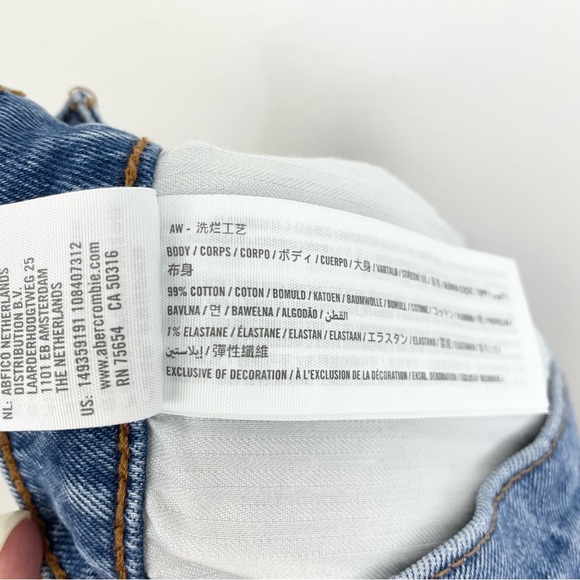 Abercrombie & Fitch High Rise Four Inch Mom Short - Picture 5 of 6